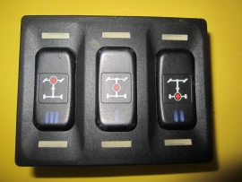 4635451332  MERCEDES G500 G55 TRANSFER CASE DIFF DIFFERENTIAL LOCK SWITCH W463